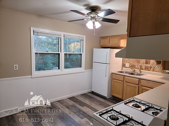 3rd image of 5809 Christie Ave SE