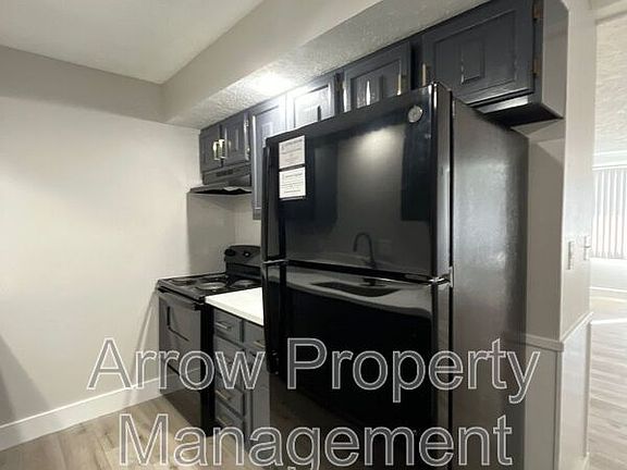 3rd image of 3341 Holdrege St #3