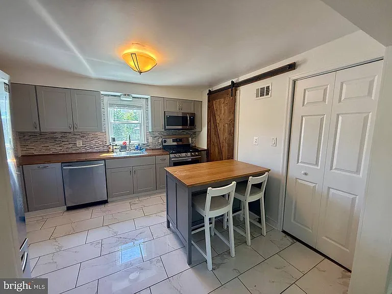 2903 Oak Knoll Dr — Photo 10