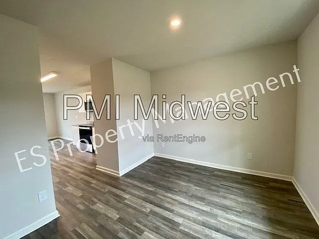 5 bed, 3.0 bath, 2405 sqft, $2,000 — Photo 3