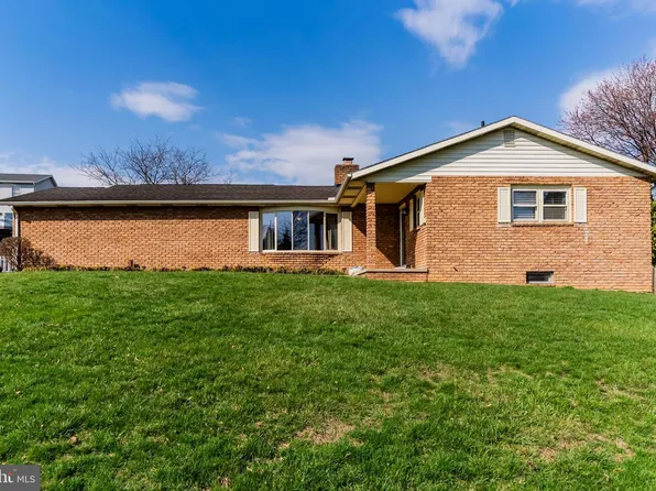 813 Nesbit Dr, Carlisle, PA 17013