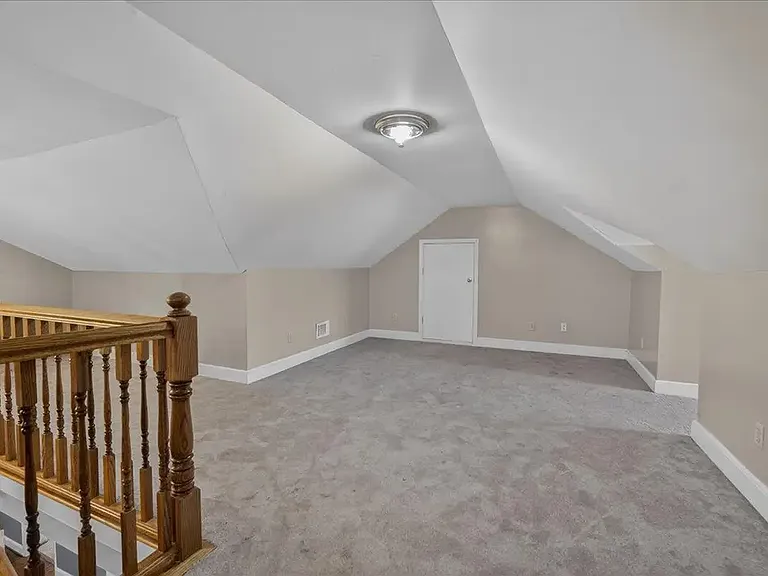 1032 Lynch Rd — Photo 11