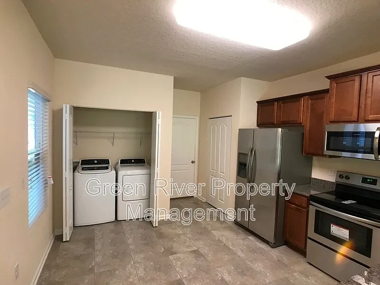 617 Servia Dr — Photo 4