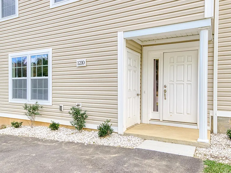 1210 Providence Blvd — Photo 2