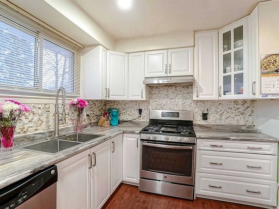 2nd image of 16 Barkwood Ct