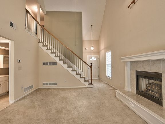 4th image of 647 NE Swann Cir