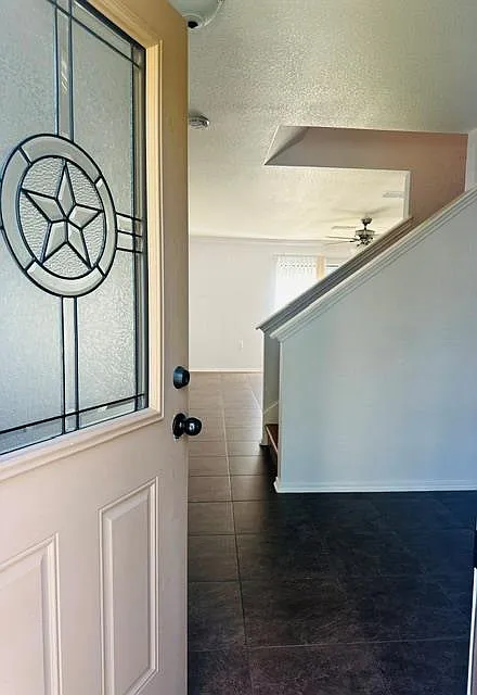 4 bed, 2.5 bath, 2128 sqft, $2,500 — Photo 2