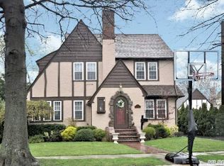 10 Wellesley Rd, Rockville Centre, NY 11570