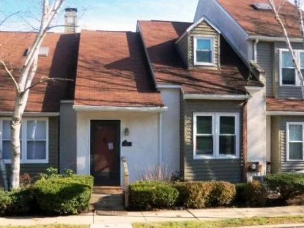 1802 Saint Johnsbury Ct, Chester Springs, PA 19425