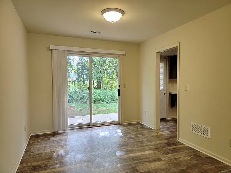 112 S Court St — Photo 6