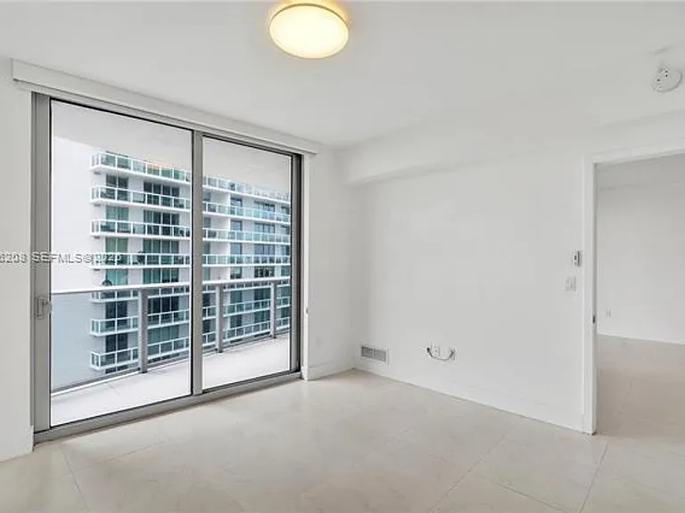488 NE 18th St #1805 — Photo 38