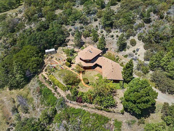 4th image of 1133 Humbug Creek Rd
