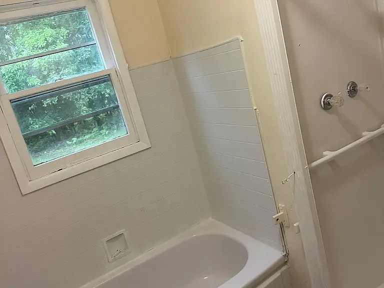 2927 Fairview St — Photo 2