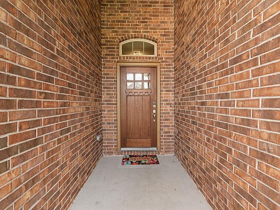 4th image of 6205 Lakewood Ct