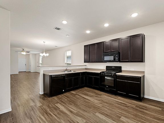 4th image of 2418 Heritage Ct