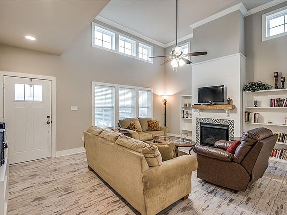 2nd image of 608 Myers Dr