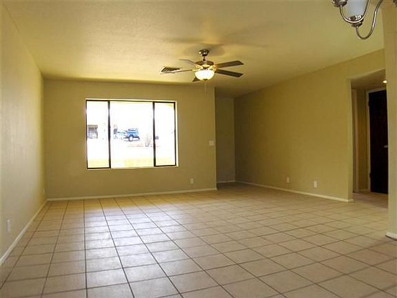 2nd image of 3225 Palmtree Dr