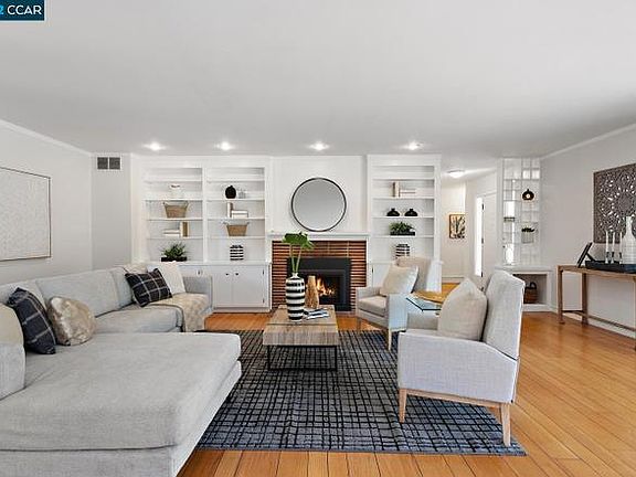 5th image of 22 Valley View Dr