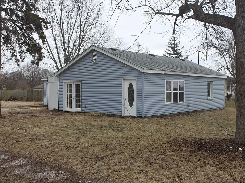1st image of 407 Jackson St