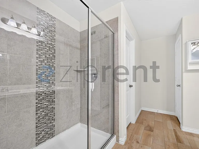 817 Evergreen St — Photo 23