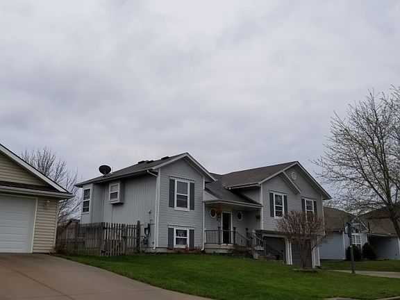 2nd image of 613 SW Muriel Dr