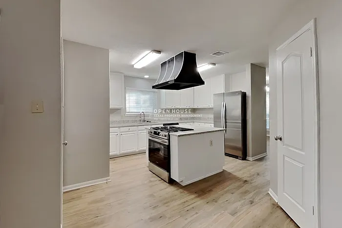 4 bed, 3.5 bath, 3218 sqft, $2,550 — Photo 4