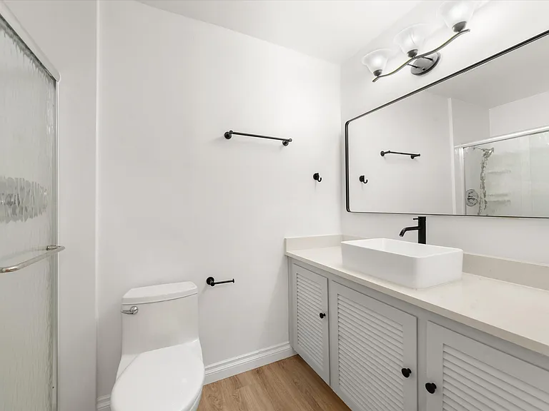 375 E 36th St #6 — Photo 17