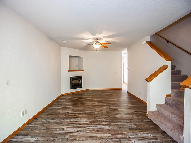 724 Oakbrook Pl — Photo 4