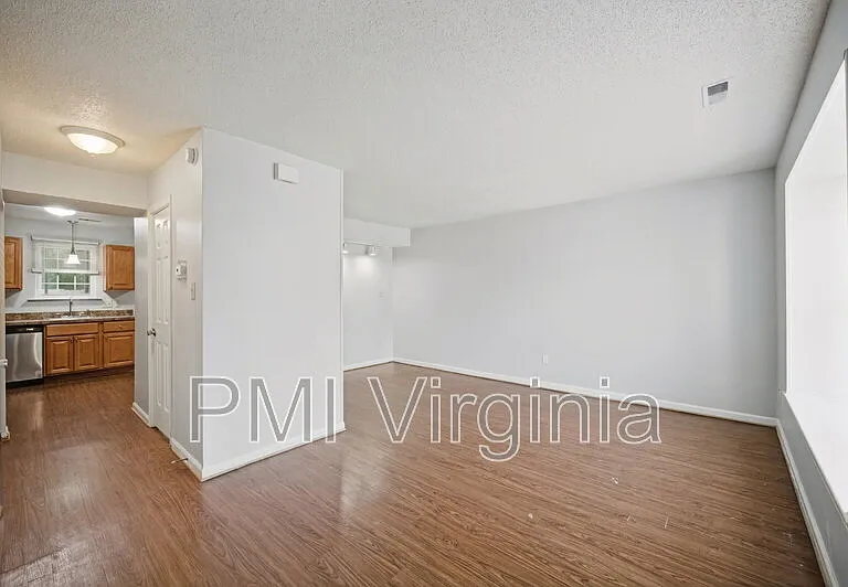 3310 Scarborough Way — Photo 4