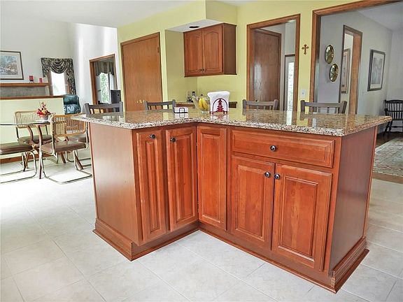 4th image of 11 Cedarwood Dr