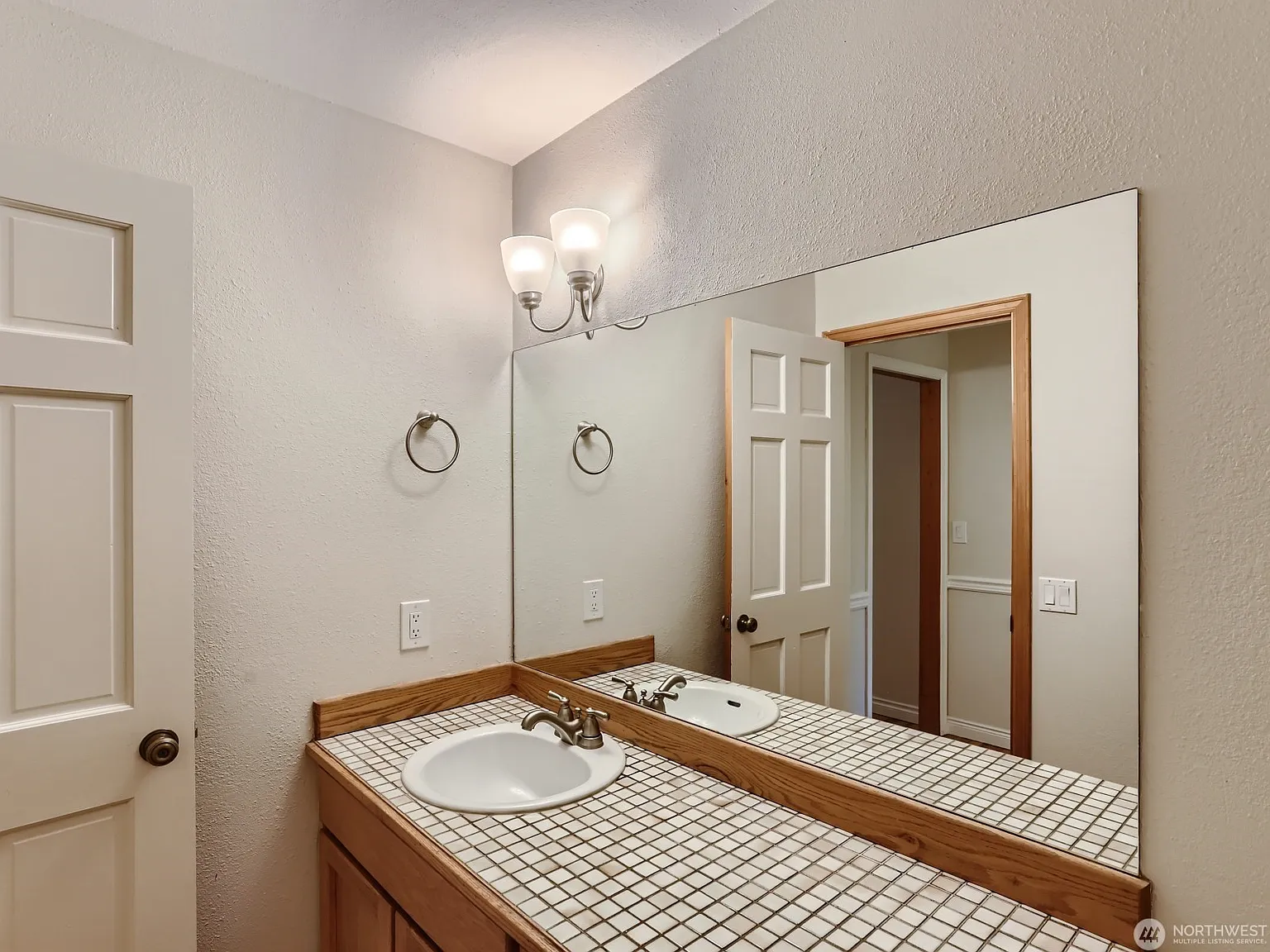 4 bed, 2.5 bath, 2890 sqft, $3,650 — Photo 4