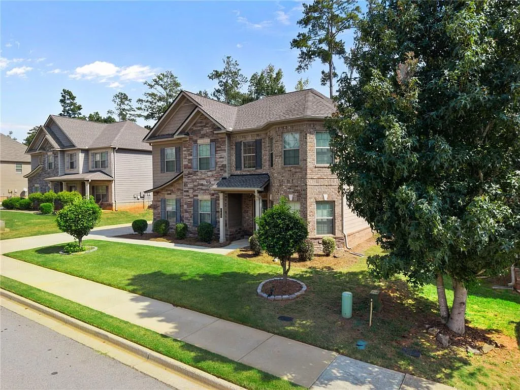 4 bed, 2.5 bath, 2630 sqft, $2,450 — Photo 3