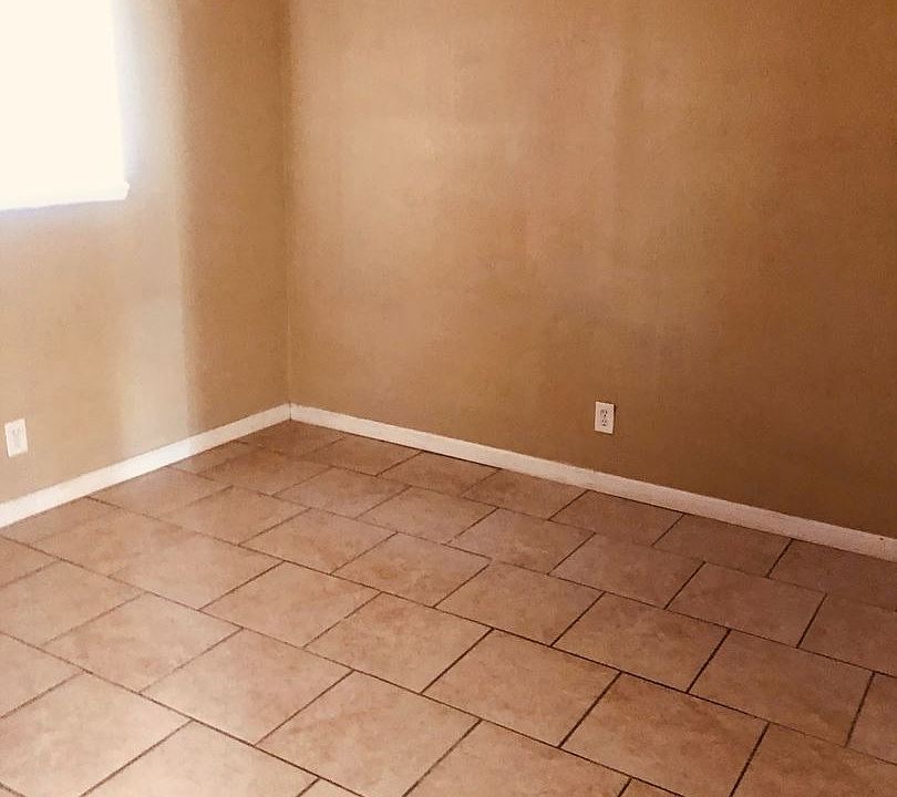 1st image of 524 Texas St NE APT 1