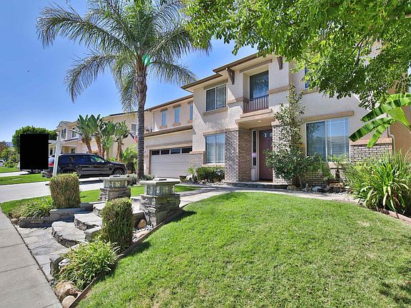3rd image of 1127 King Palm Dr