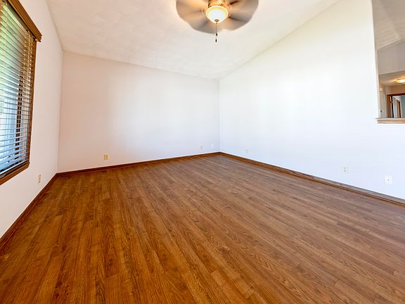 4th image of 636 Littlefield Dr #2