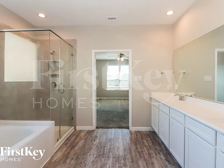 28008 Langsdale Ct — Photo 8
