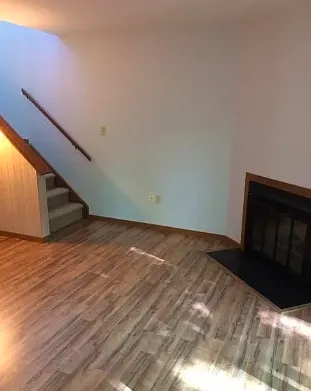 223 Sterling Ct — Photo 4