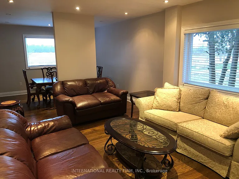 489 Kemp Rd W — Photo 5