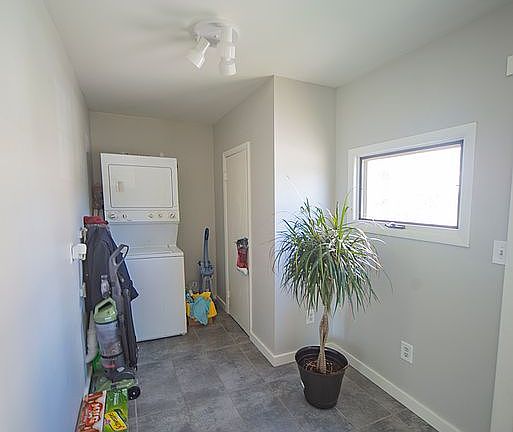 3rd image of 45 School St