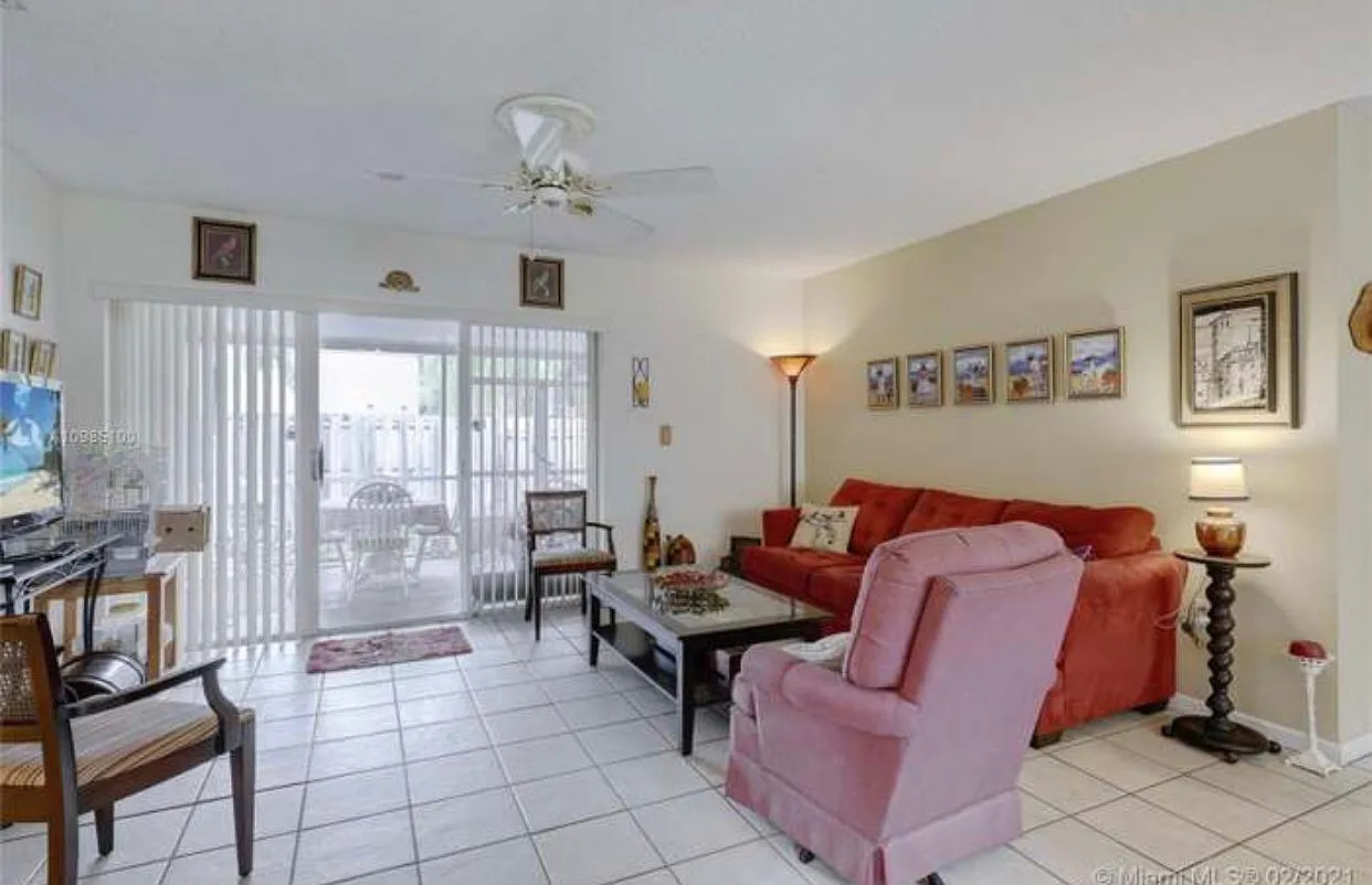 3 bed, 1581 sqft, $3,200 — Photo 2