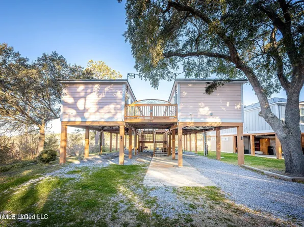 2231 E Simmons Bayou Dr, Ocean Springs, MS 39564