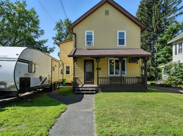52 Emmett St, Chicopee, MA 01020