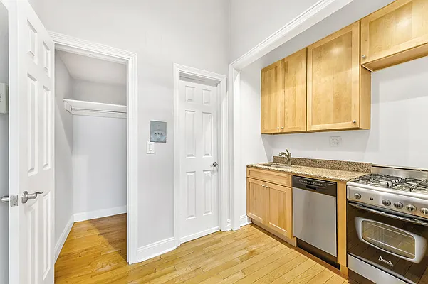 Rented by Bond New York | media 11