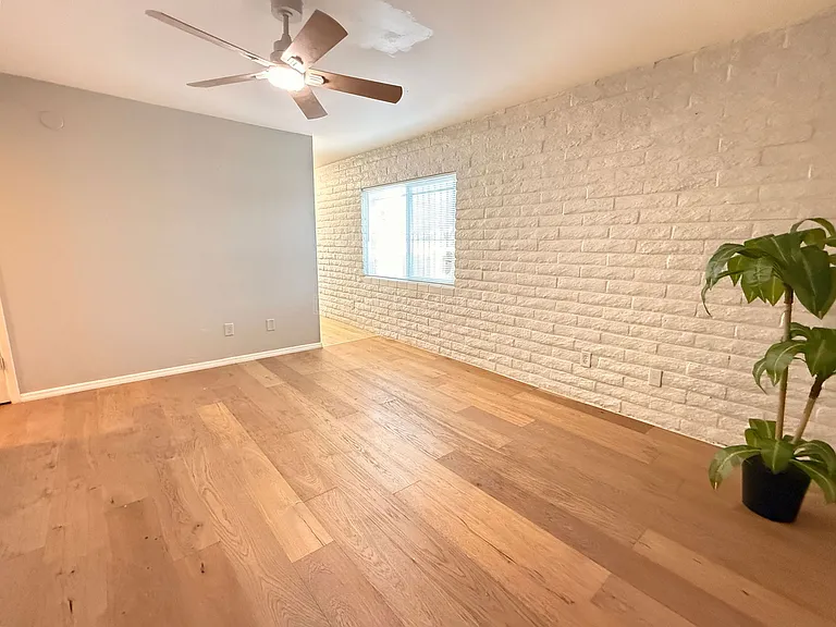 1122 S McClintock Dr #A — Photo 3