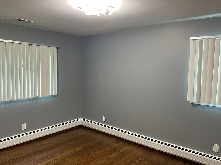 442 Surrey Ln — Photo 17