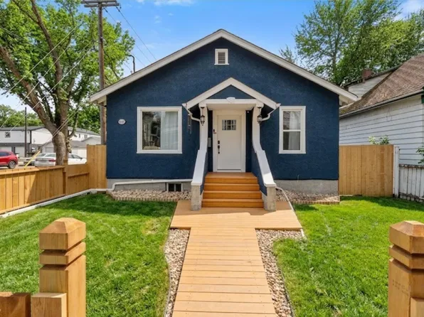 11947 92nd St NW, Edmonton, AB T5G 1A7