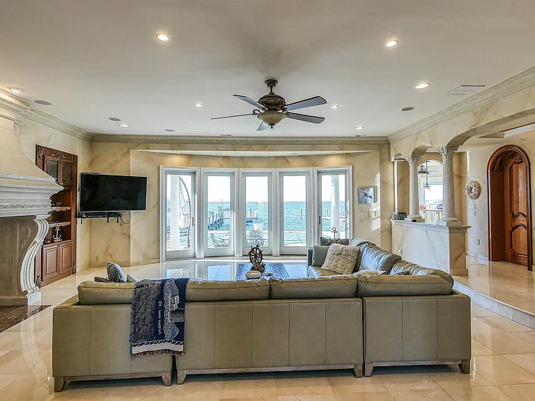 530 W Shore Dr — Photo 5