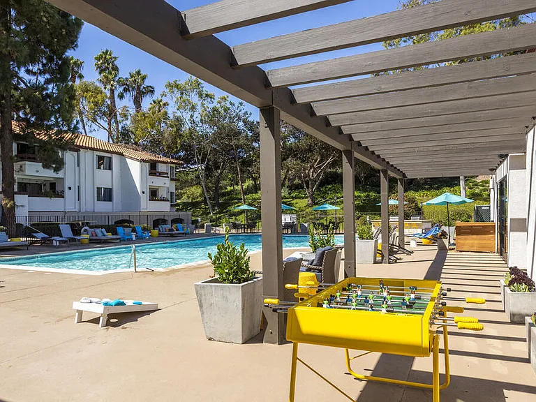 La Jolla Blue Apartments — Photo 23