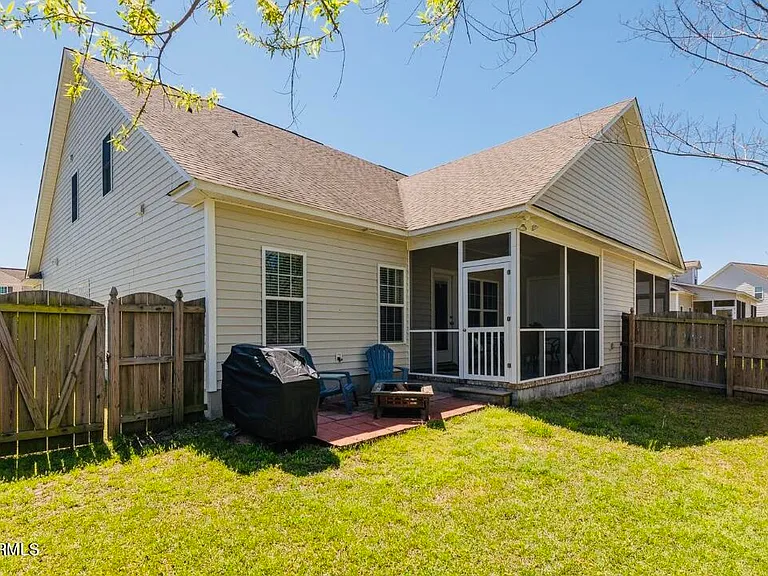 1860 Cambria Dr #B — Photo 4
