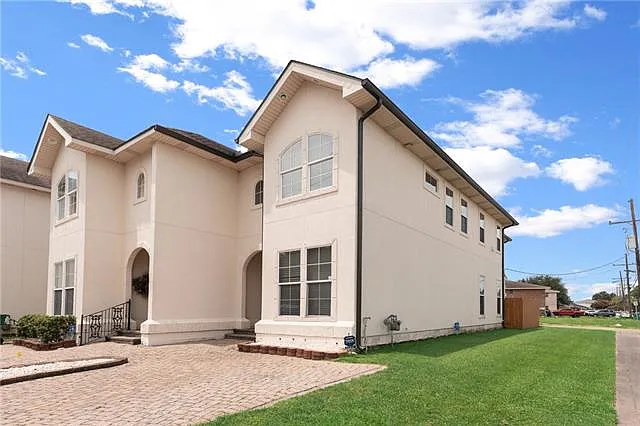 3 bed, 2.5 bath, 2100 sqft, $2,500 — Photo 4